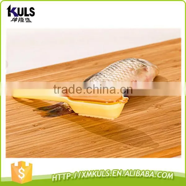 Creative kitchen supplies plastic scraping scales knife