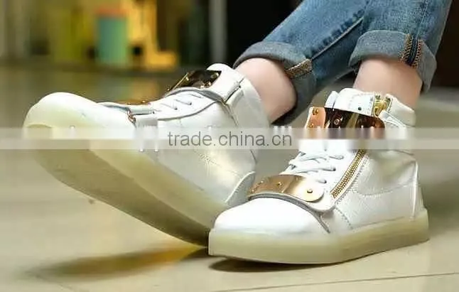 Boy and girls LED lights sports shoes