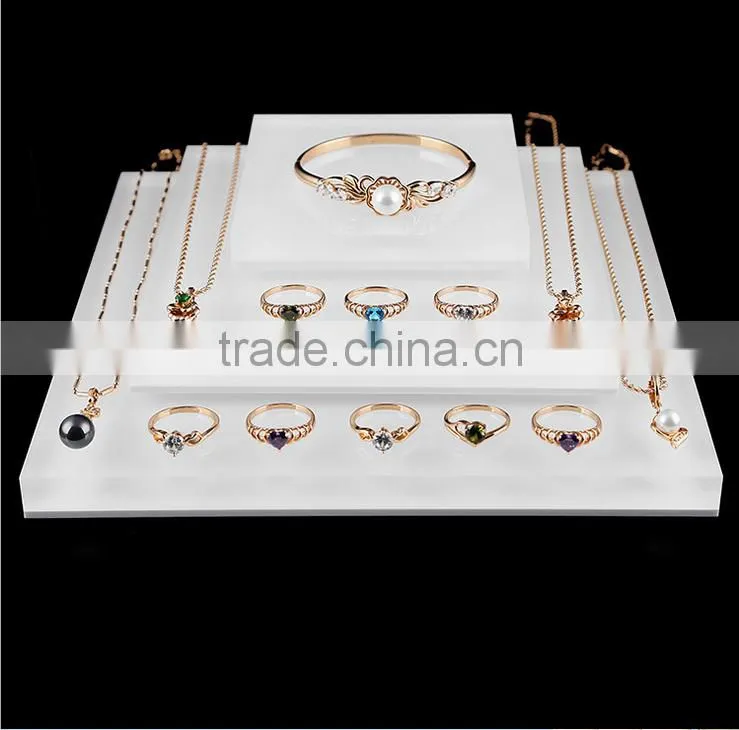 Customized Acrylic Jewellery Display Stand