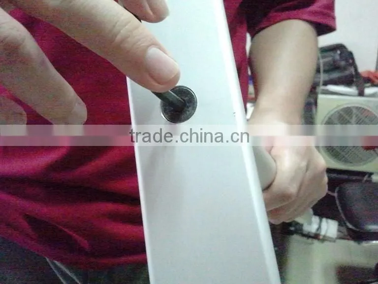 Aluminium/fabric wall display for trade show/advertising