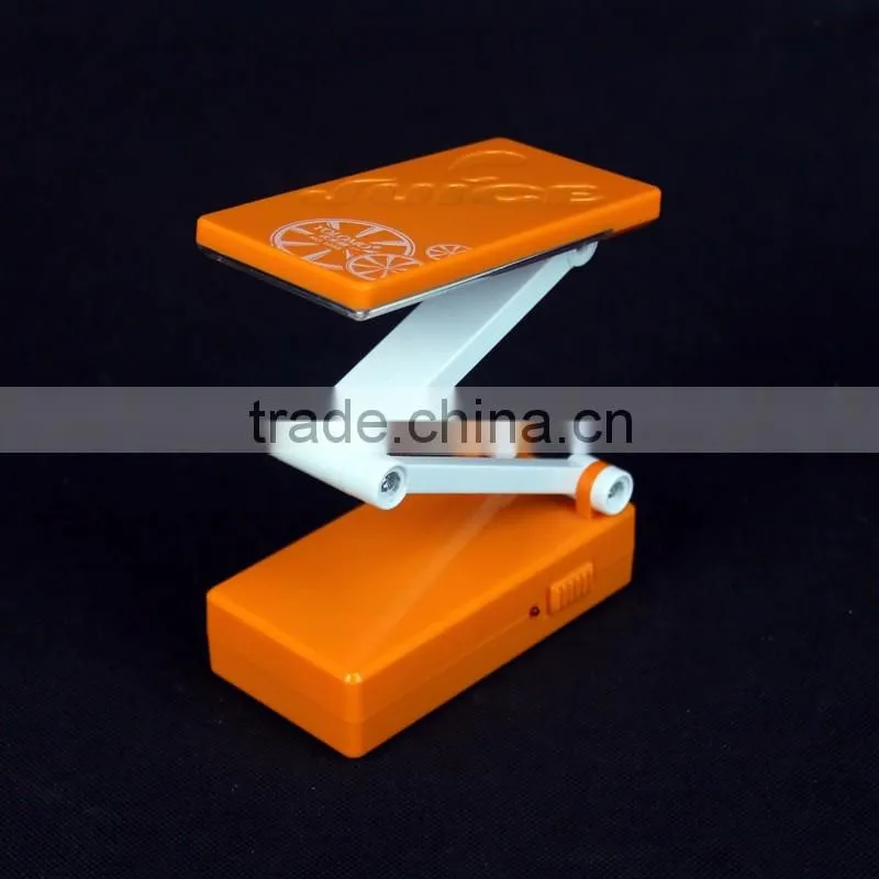 2016 New Design LED Table Desk Lamp Plastic Rechargable Energy Saving
