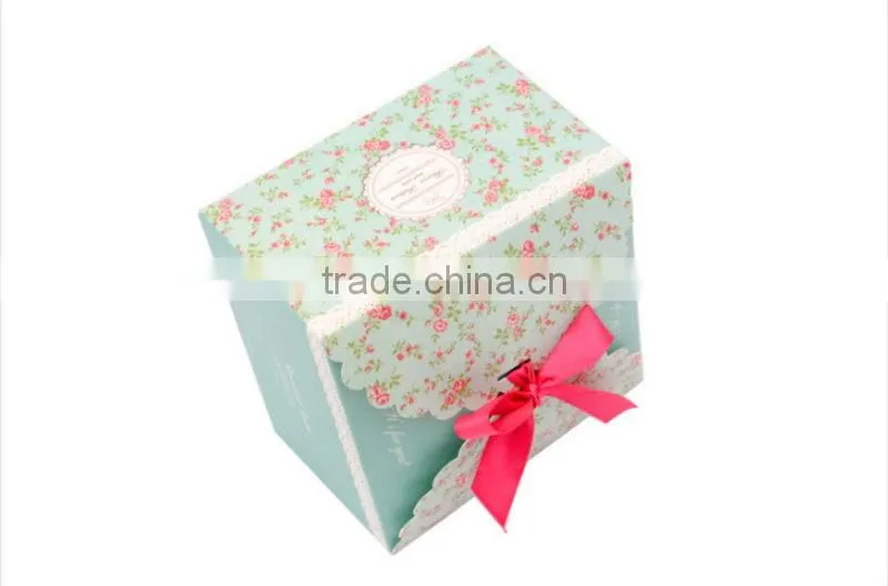 Designer manufacture paper bags for food