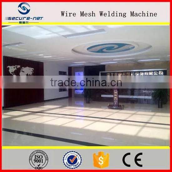 Welded wire mesh bending machine