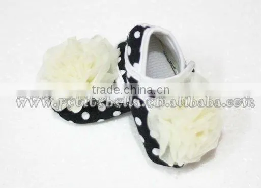 Baby Black White Polka Dots Crib Shoes with Cream White Rose MAS55