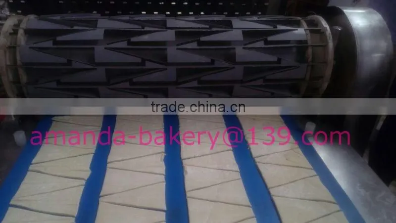 Automatic croissant bread making machine