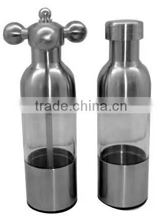 Personalized kitchenware salt and pepper mill set