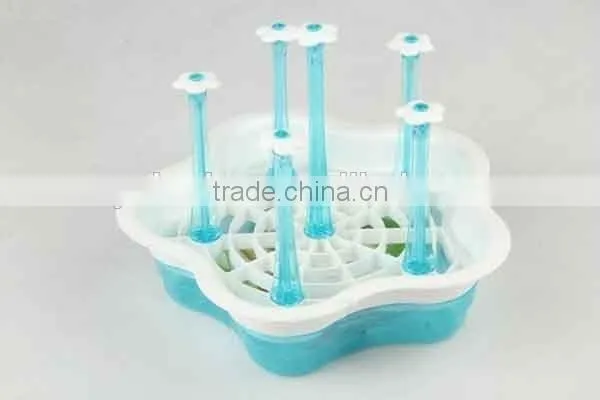 Flower shaped plastic cup holder