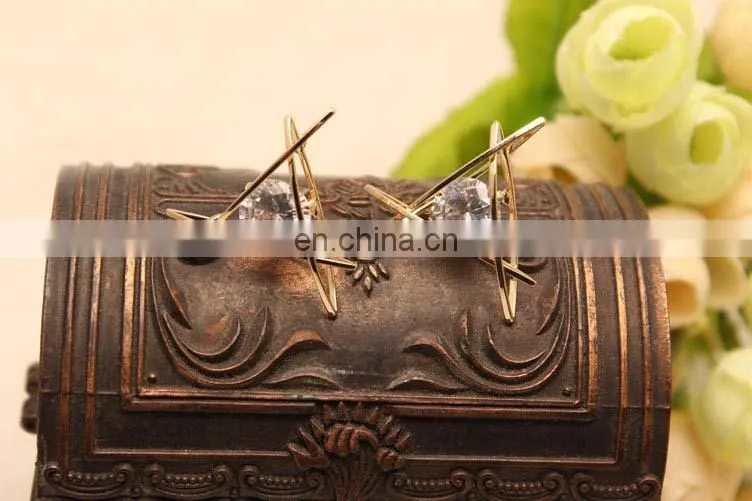 2015 fancy fashionable design ear studs