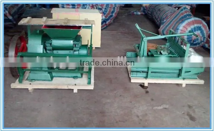 Small non-vacuum manual type clay brick Machine