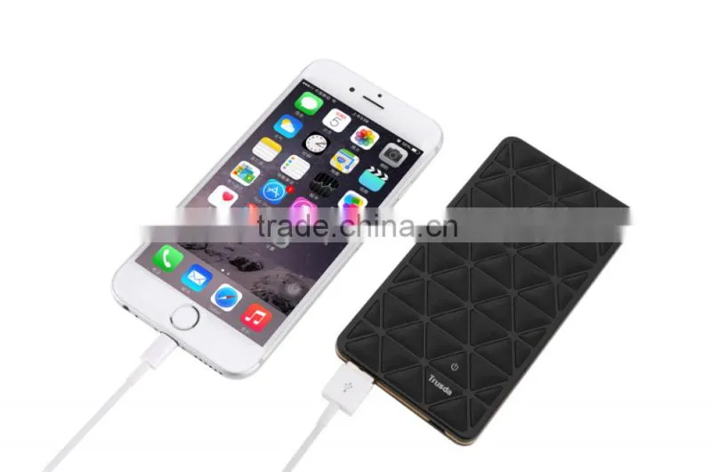 Shenzhen Hot selling 3000mAh rechargeable smart mini power bank for mobiles