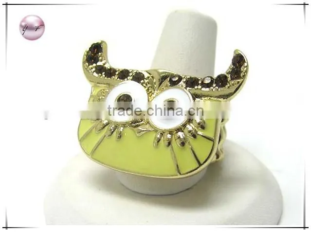 Crystal stud owl stretch ring