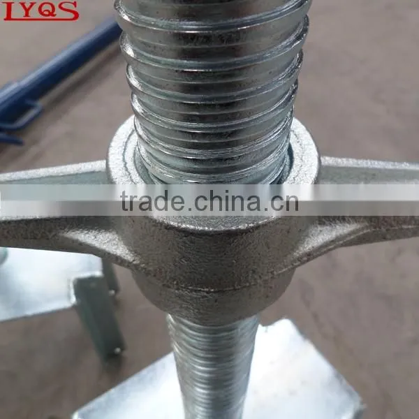 Adjustable forkhead jack scaffolding forkhead support