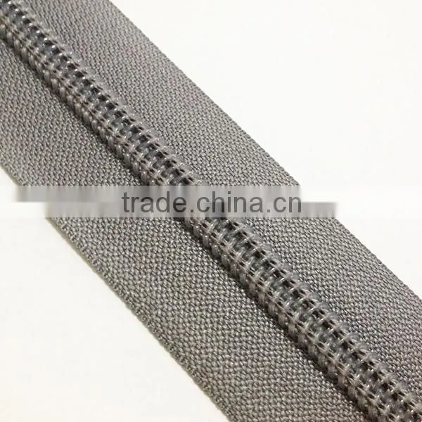 #5 nylon water resistant zipper