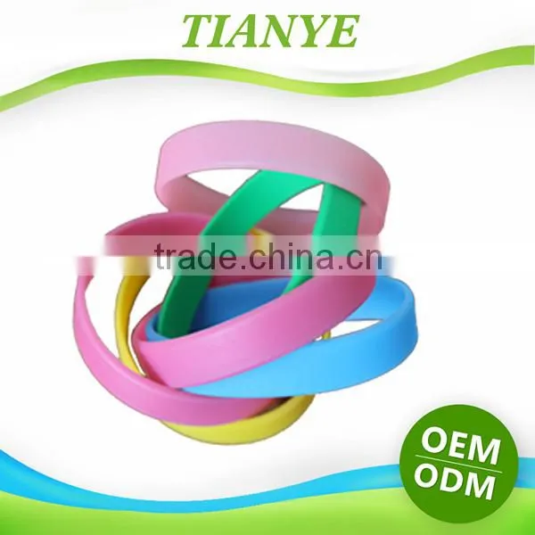 Customized cheap pretty design wristband silicon bracelet