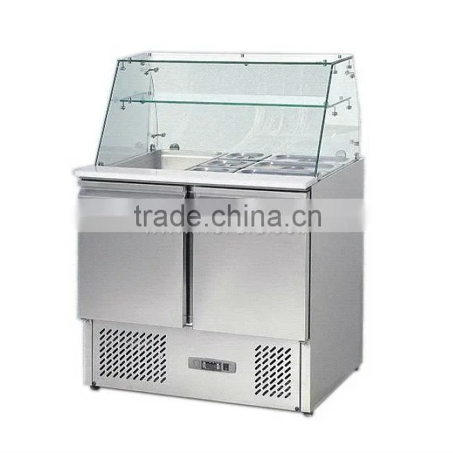 Curved glass saladette refrigerated counter