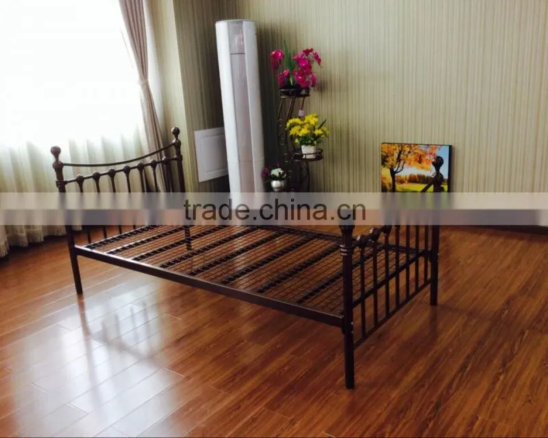 twin size clasic antique metal bed