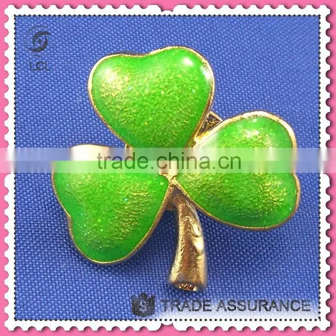 Best quality korean pin brooch, custom made brooches clover shaped