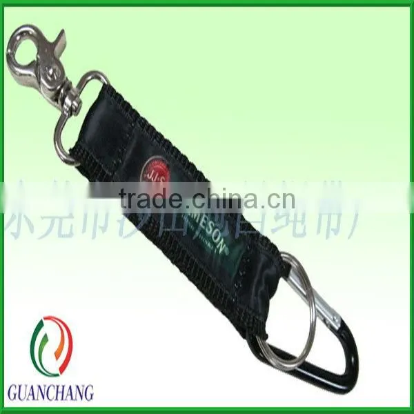 Climbing carabiner short lanyard