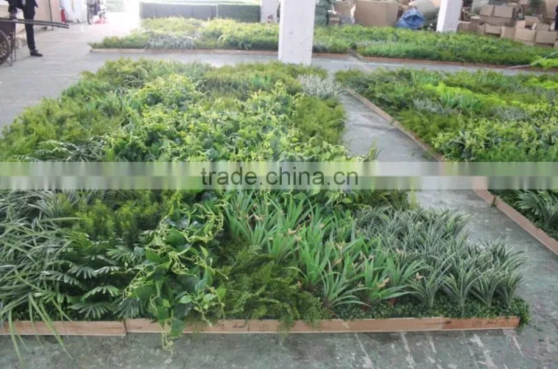 Russia's project of artificial green wall/park and shopping mall plant green wall