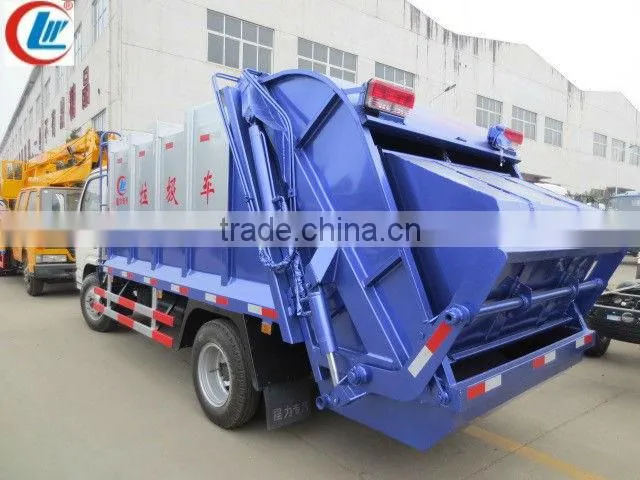 Dongfeng Small 4*2 Refuse Compactor with rear bucket