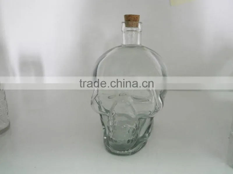 wholesale airtight skull head glass water /juice /beer bottle with lid