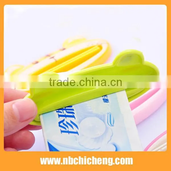 Animal Shaped Batherrom Tooth Brush Holder and Toothpaste Dispenser