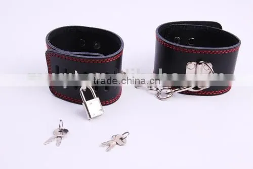 Strong lady leather handcuff. Wrist Bondage Restraints, Wholesale woman Leather Handcuff for sex toys