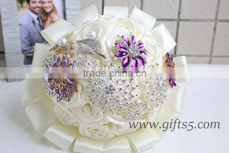 High quality luxurious winter wedding bouquets with purple brooches decoration