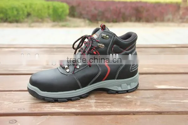 wide steel toe cap feature and unisex gender safety shoes