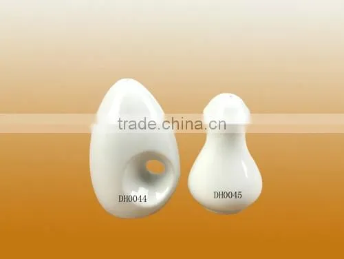 Factory wholesale porcelain condiment container, ceramic salt and pepper shaker