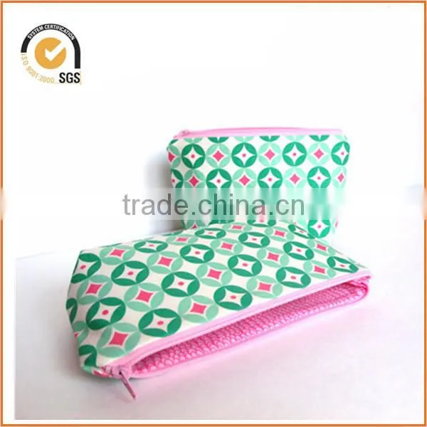 Green Geometric Zipper Pouch - Makeup Bag By Chiqun Donggaun CQ-H02022