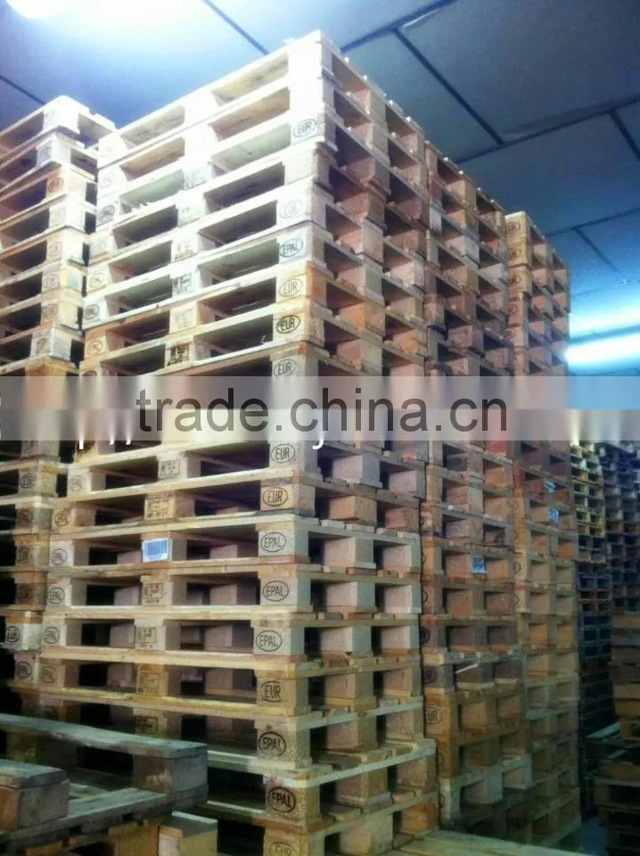 Various types of second-hand wooden pallets