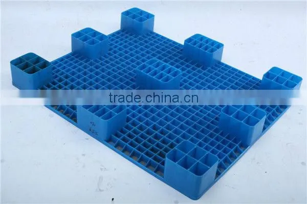 flat plastic pallet