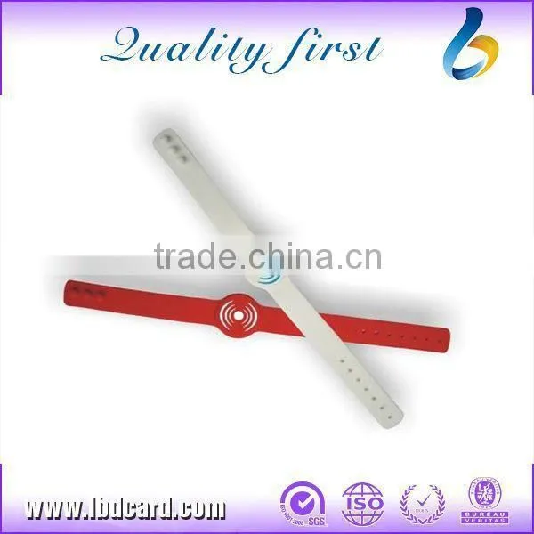 TK4100 Bracelets Customized TK4100 RFID PVC Wristbands
