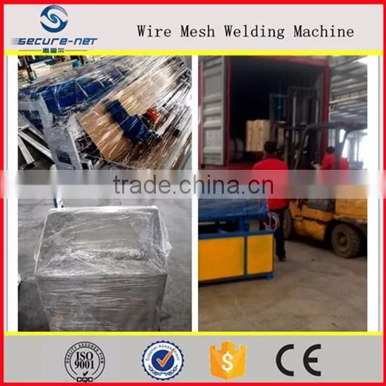 Chain link fence diamond mesh making machine