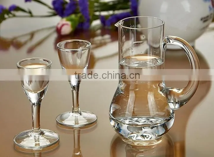 wine shaker/wiskey decanter with scale mark