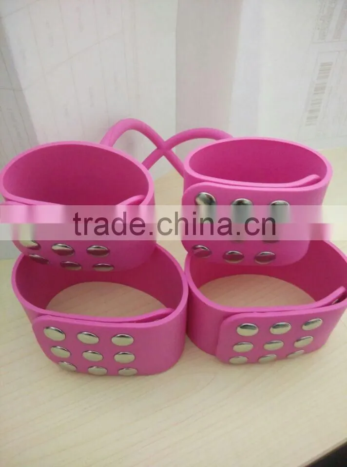 2016 Food grade silicone black and sex toy handcuff for women and man