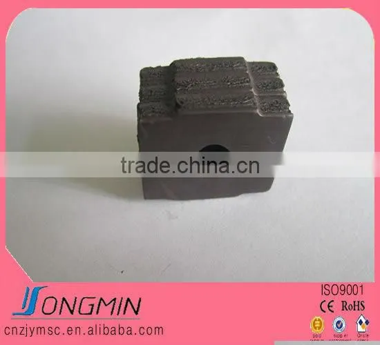 anisotropic punching rubber block with a magnet