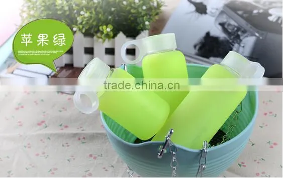 colorful high borosilicate glass water bottle with silicone sleeve and handle