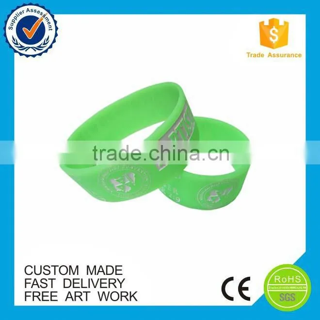 High Quality Cheap 1 Inch Embossed Green Fill White Color Silicone Rubber Wristband