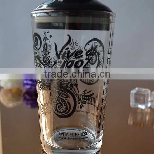 Barware glass cocktail shaker with plastic lid