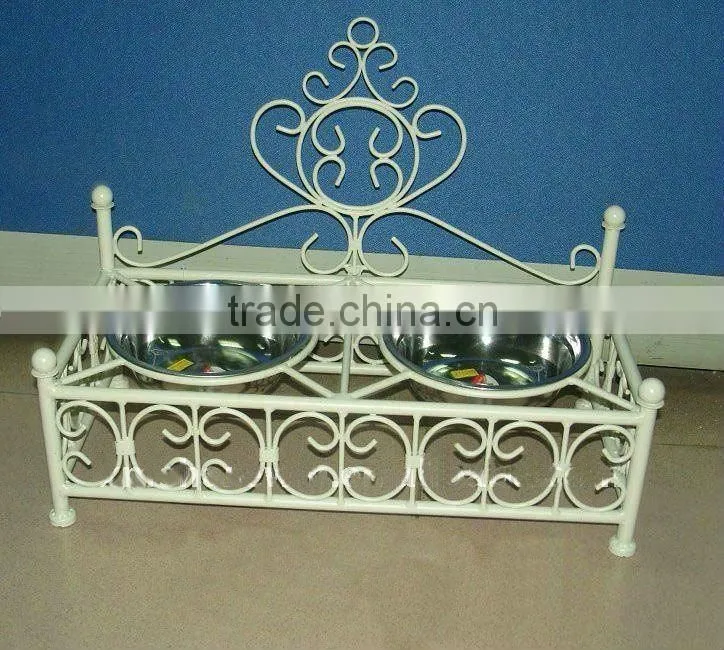 Metal pet feeder
