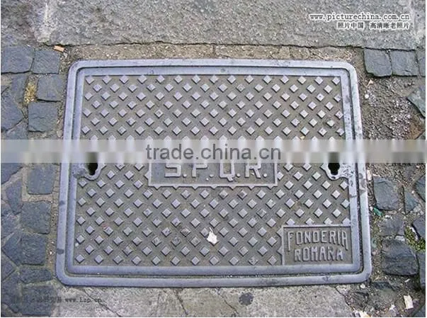 Manhole cover with frame