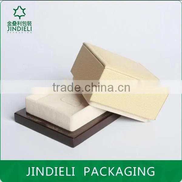 velvet off-white ring jewelry box packaging