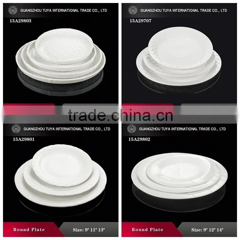Different sizes of white circular plate