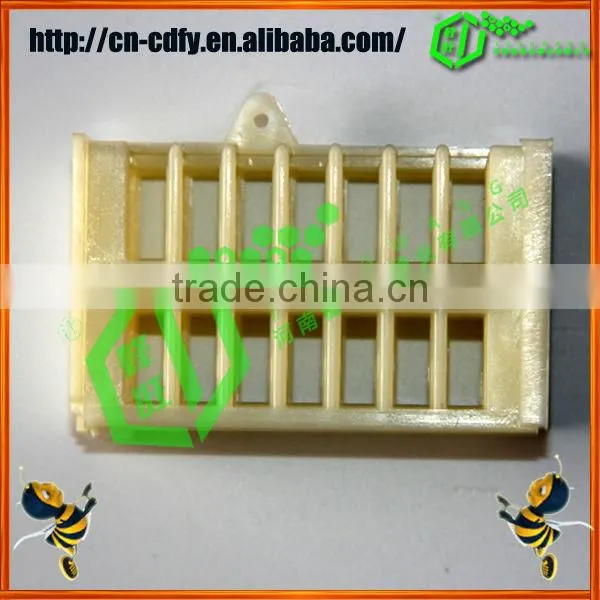 2014 hot selling plastic bee queen cage