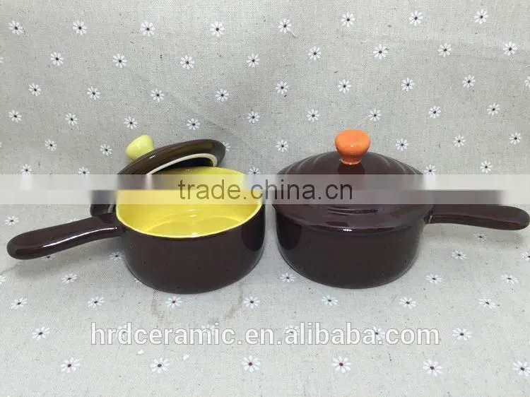Wholesale stocked Ceramic soup bowl with silicone lid and handle