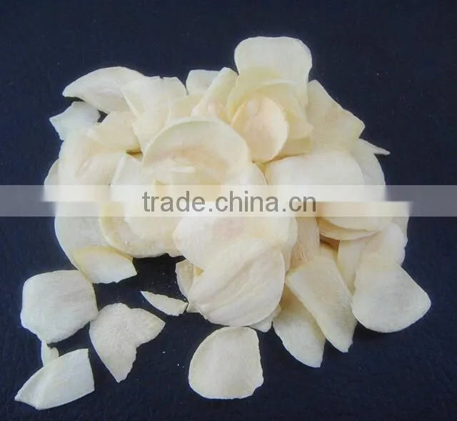 dried garlic flakes