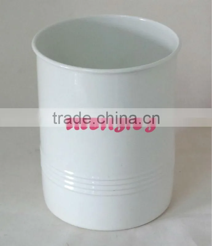 Round utensil holder