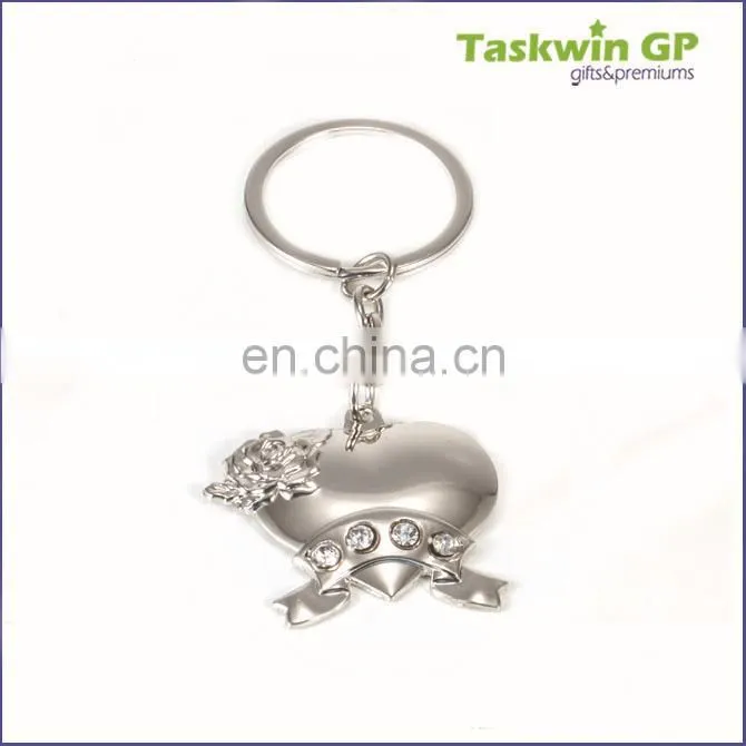 newest custom design zinc alloy making Rhinestones metal keychain in luxury style